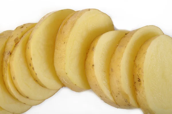 Patatas frescas en rodajas sobre fondo blanco —  Fotos de Stock