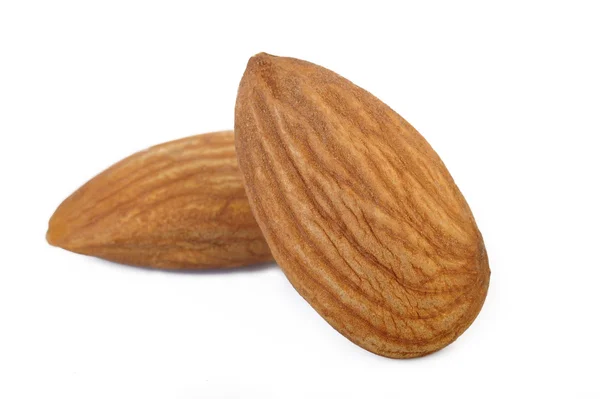 Syrové mandlové ořechy izolovaných na bílém pozadí — Stock fotografie