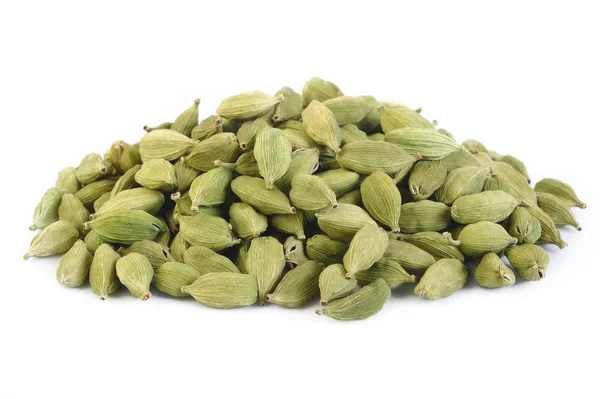 Cialde di cardamomo su bianco — Foto Stock