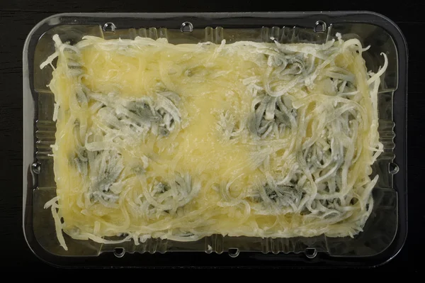 Shnilý sýr v balíčku — Stock fotografie