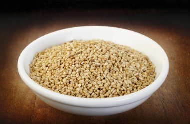 kavrulmuş susam beyaz kase