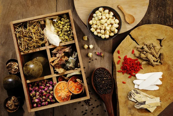Chinese herbal medicine and flower tea on wooden — Stock Photo, Image