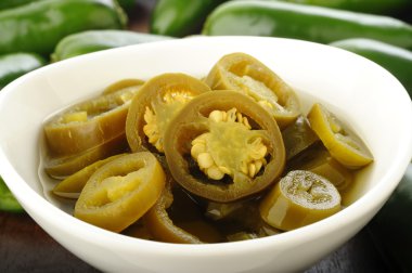  dilimlenmiş yeşil jalapeno turşusu 