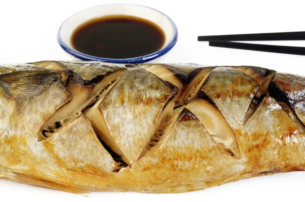 Σάμπα ψάρια στη σχάρα με ιαπωνική σάλτσα — Φωτογραφία Αρχείου