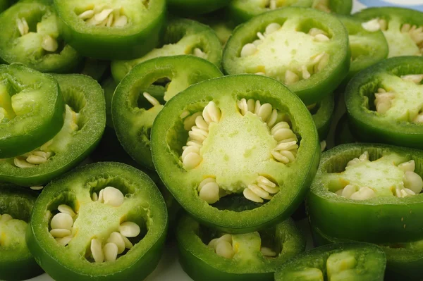 Affettato verde jalapeno peperoni sfondo — Foto Stock