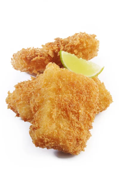 Pescado frito sobre fondo blanco — Foto de Stock
