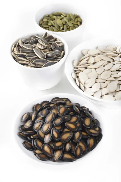 Sementes de grãos em tigela branca — Fotografia de Stock