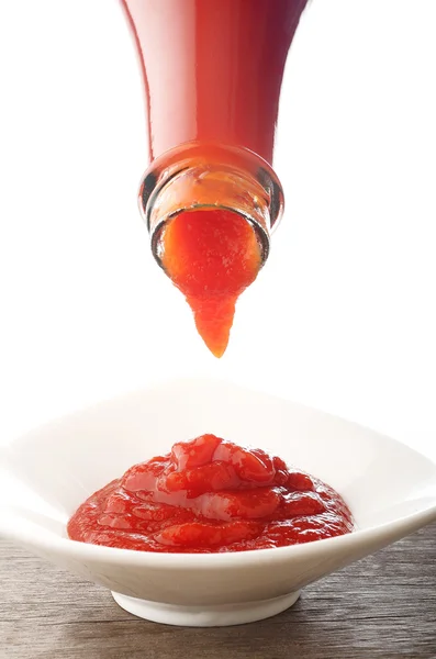 Ketchup falling from bottle — Stock Photo, Image