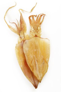 beyaz üzerine iki kuru mürekkep balığı