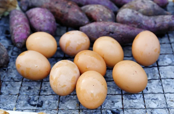 Huevo a la parrilla estilo tailandés —  Fotos de Stock