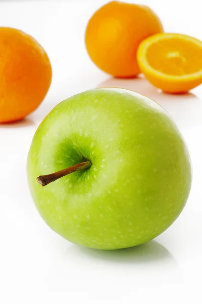 Green apple and orange on white background — Stock Photo, Image