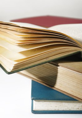 Bir yığın eski kitap