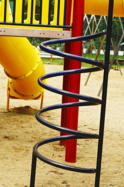 Parktaki çocuk parkı
