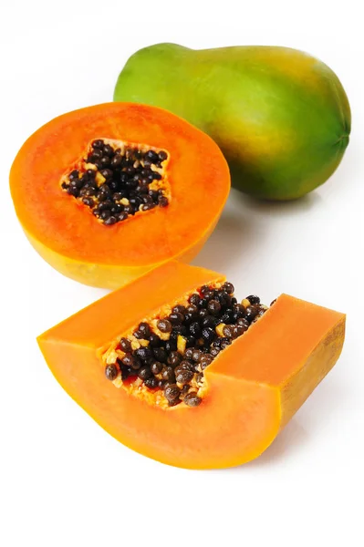 Papaya auf weißem Hintergrund — Stockfoto