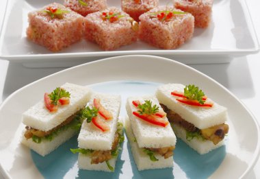 sanwich plaka üzerinde