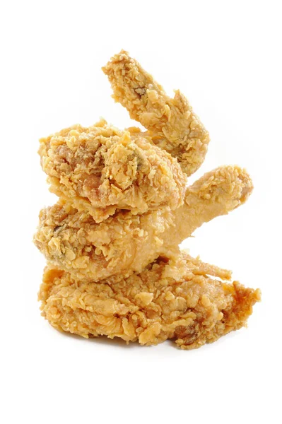 Pollo frito marrón dorado sobre fondo blanco — Foto de Stock