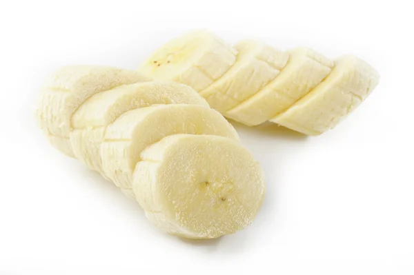 Banana fatiada em fundo branco — Fotografia de Stock