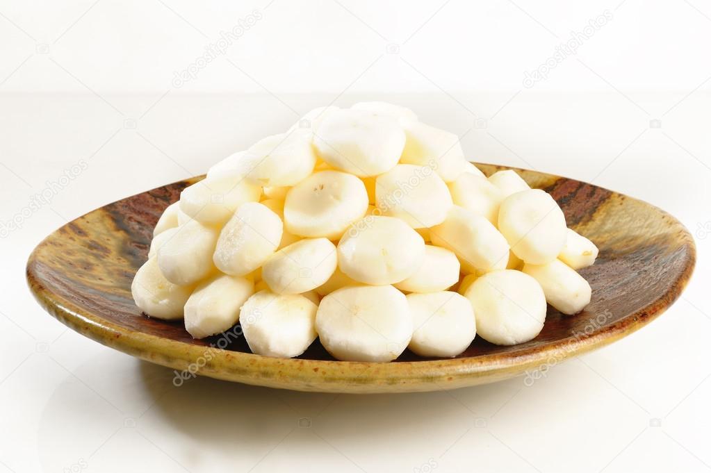 Peel raw chinese water chestnut on dish
