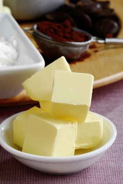 Ingredienser för bakning en chokladkaka — Stockfoto