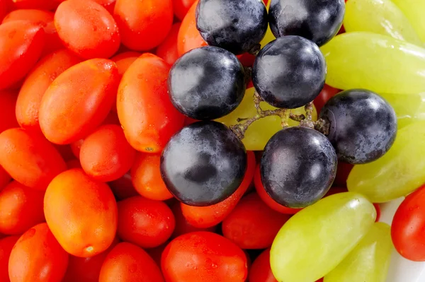 Uvas y tomates —  Fotos de Stock