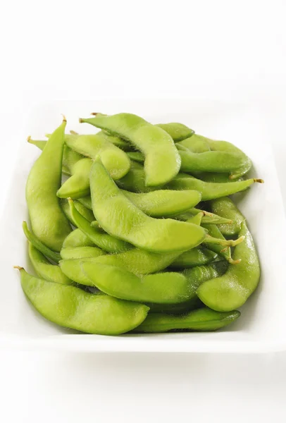 Kacang hijau segar di piring — Stok Foto