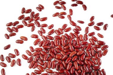 beyaz zemin üzerine kırmızı fasulye kazık