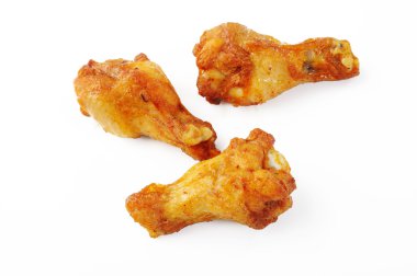 beyaz zemin üzerinde üç tavuk