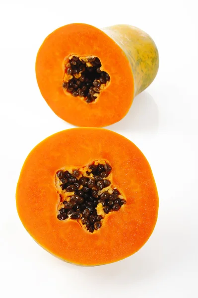 Papaya auf weißem Hintergrund — Stockfoto