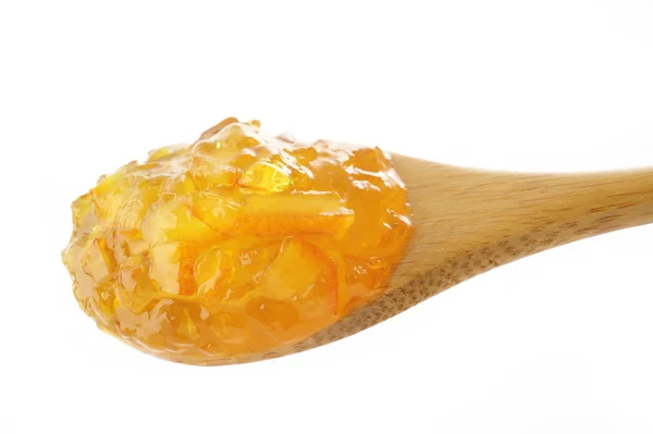 Mermelada de naranja casera en cuchara de madera — Foto de Stock