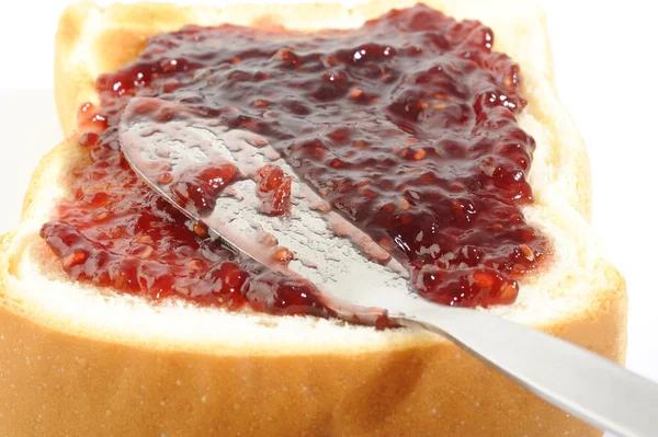 Himbeermarmelade und Toast — Stockfoto