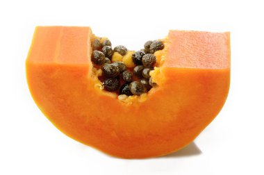 Beyaz arkaplanda papaya
