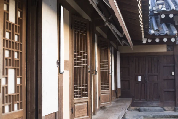 韓屋ビューでの伝統的な韓国式建築 — ストック写真