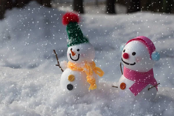 Aranyos Hóember Álló Havas Területen Télen — Stock Fotó