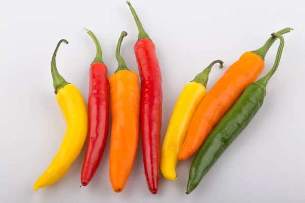 Färsk Varm Paprika Olika Färg Isolerad — Stockfoto