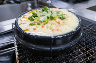 Biz Kore menüsüne haşlanmış yumurta diyoruz.