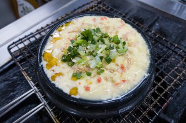 Biz Kore menüsüne haşlanmış yumurta diyoruz.