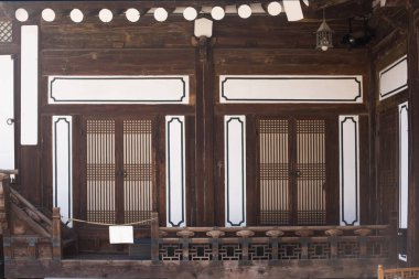 Kore Geleneksel Izgara ahşap çerçeve kapısı.