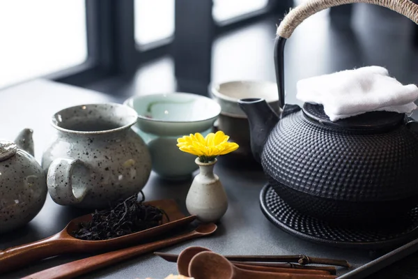 Asian food background with a tea set, cups, tea leaves, and teapot. — Stock Photo, Image