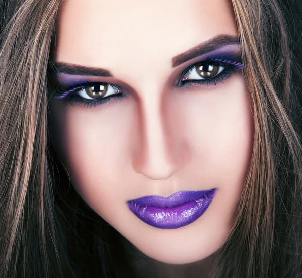 Portrait of a beautiful young girl with professional makeup — Stock Photo, Image