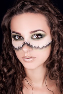 profesyonel makyaj ile güzel bir genç kız portresi