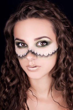 profesyonel makyaj ile güzel bir genç kız portresi
