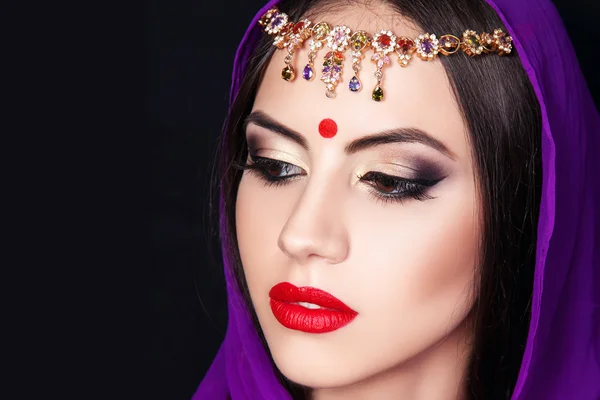 Indische Mädchen in das Bild eines schönen Make-up — Stockfoto