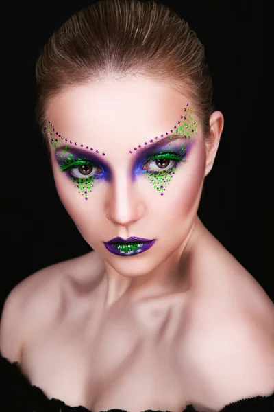 Portrait of a beautiful young girl with professional makeup — Stock Photo, Image