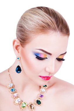 profesyonel makyaj ile güzel bir genç kız portresi