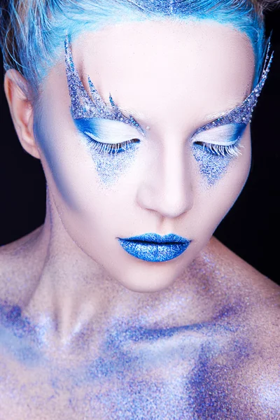 Portrait of a beautiful young girl with professional makeup — Stock Photo, Image