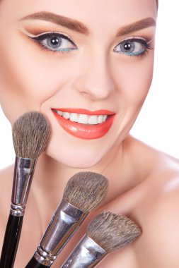 profesyonel makyaj ile güzel bir genç kız portresi