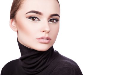 profesyonel makyaj ile güzel bir genç kız portresi