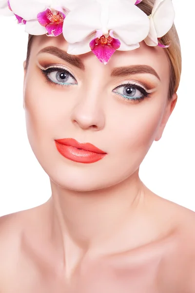 Portrait of a beautiful young girl with professional makeup — Stock Photo, Image