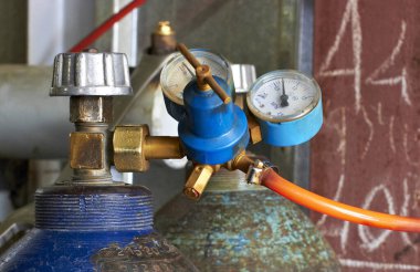 Kaynak için basınç azaltıcı ile oksijen silindiri