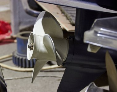 tekne motoru için vidanın seçici odak noktası